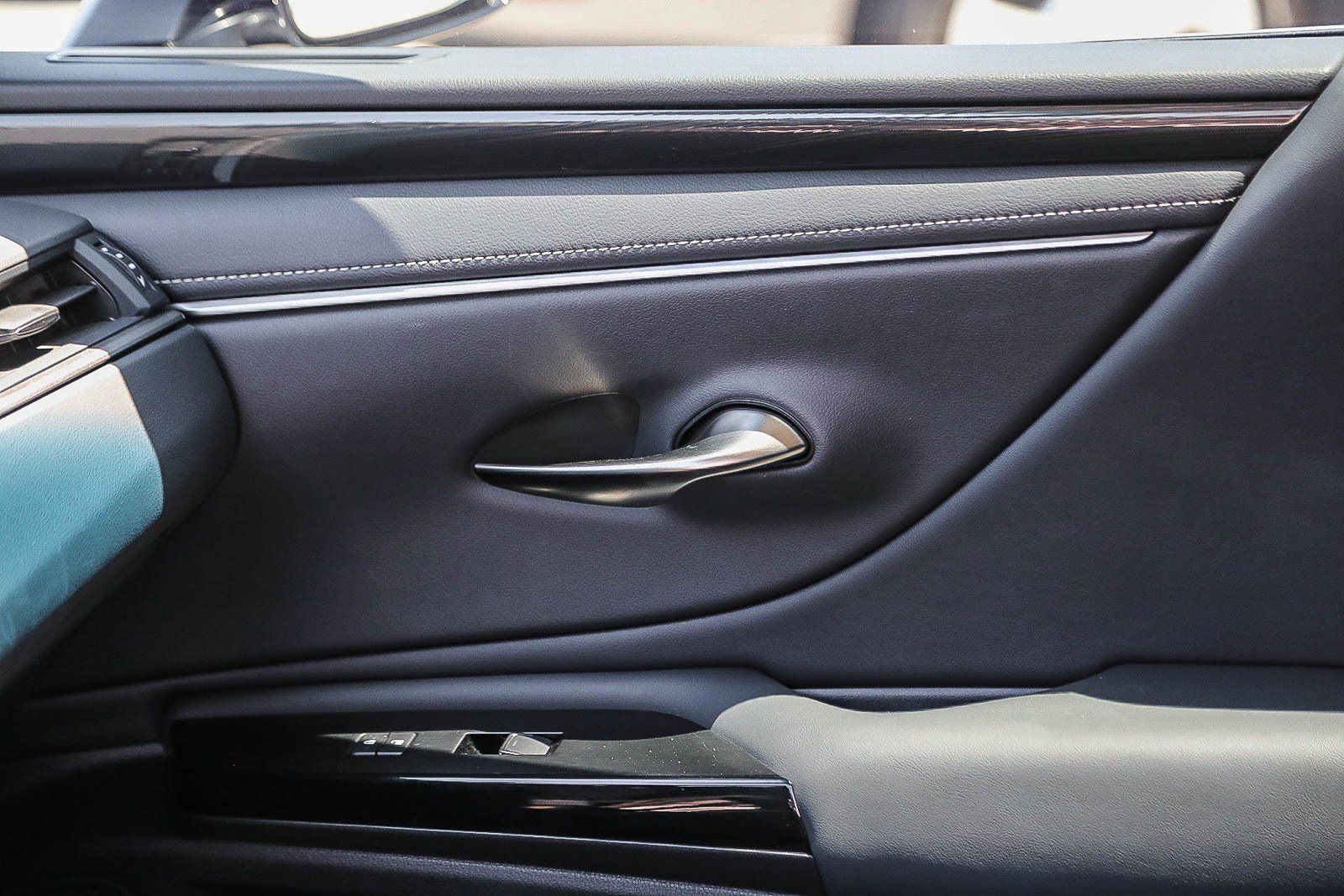 Used 2025 Lexus ES 350 FWD image 21