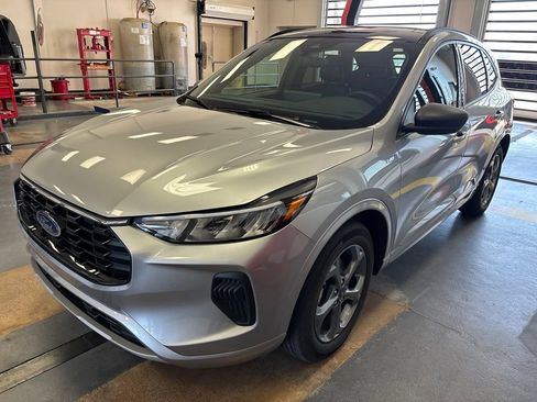 Used 2023 Ford Escape ST-Line w/ Tech Pack #1 AWD/4WD image 2