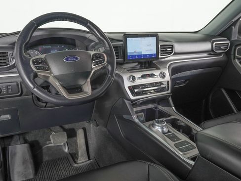 Used 2022 Ford Explorer XLT w/ Equipment Group 202A image 17