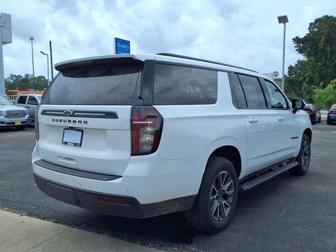 Used 2023 Chevrolet Suburban Z71 AWD/4WD image 2