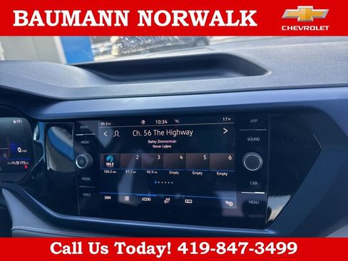 Used 2024 Volkswagen Taos SE w/ Panoramic Sunroof Package AWD/4WD image 21