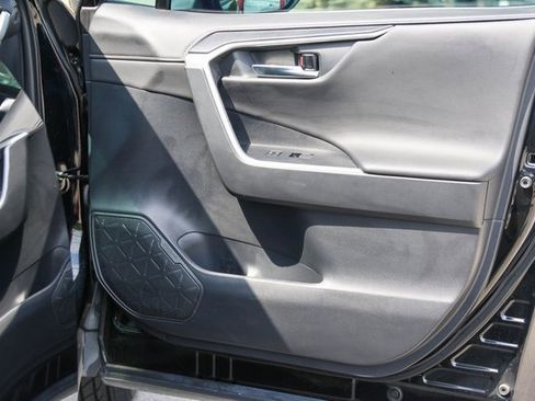 Used 2022 Toyota RAV4 Limited image 17