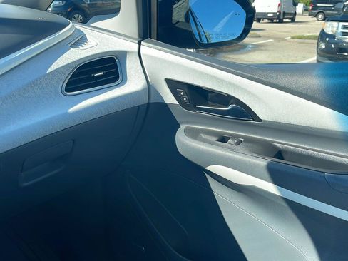 Used 2020 Chevrolet Bolt Premier w/ Infotainment Package FWD image 30