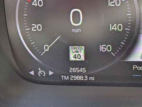 Used 2022 Volvo XC40 T5 Momentum w/ Premium Package AWD/4WD image 4
