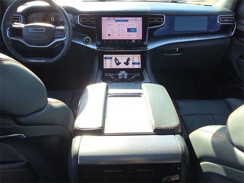 Used 2022 Jeep Grand Wagoneer Series III image 11