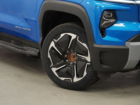 New 2026 Chevrolet Silverado EV LT AWD/4WD image 9