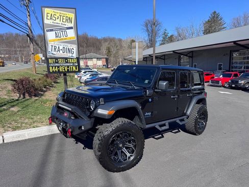 Used 2024 Jeep Wrangler Unlimited image 2