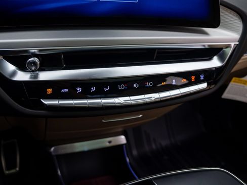 New 2026 Cadillac Lyriq Signature Sport w/ Nappa Leather Package AWD/4WD image 28