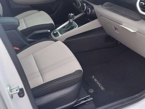 Certified 2025 Hyundai Venue SEL FWD image 25