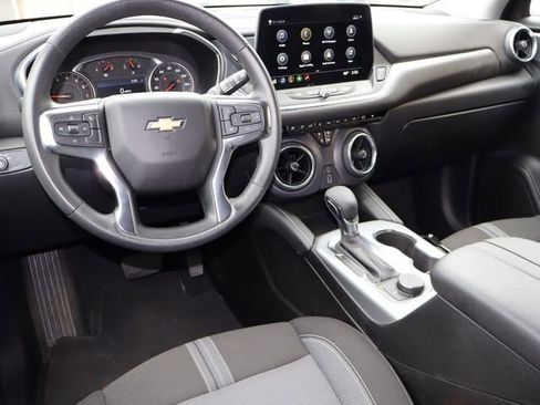 Used 2025 Chevrolet Blazer LT image 4