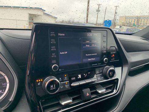 Used 2022 Toyota Highlander XSE image 25