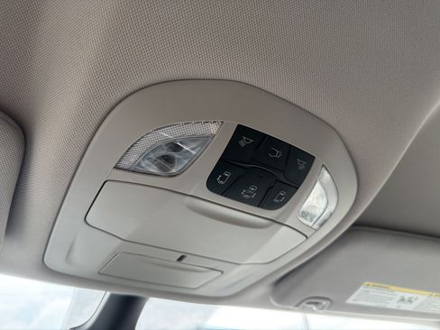 Used 2023 Chrysler Pacifica Touring-L FWD image 21