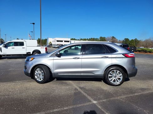 Used 2023 Ford Edge Titanium image 2