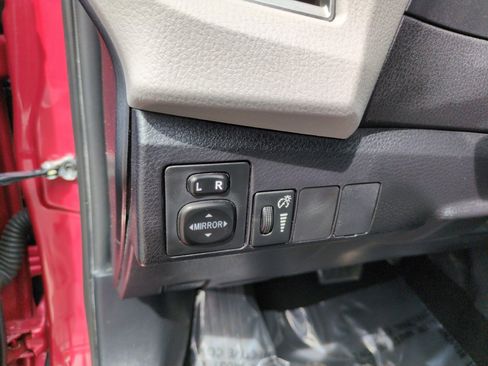 Used 2014 Toyota Corolla LE FWD image 17