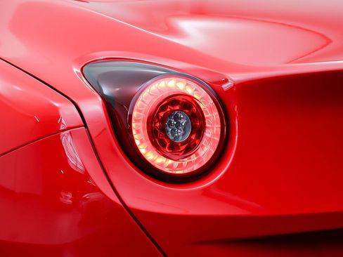 Used 2016 Ferrari California T RWD image 14