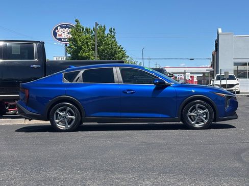 Used 2025 Kia K4 LX image 3