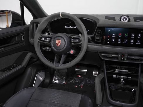 Used 2025 Porsche Cayenne Turbo GT AWD/4WD image 42