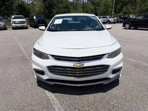 Used 2017 Chevrolet Malibu LT FWD image 2