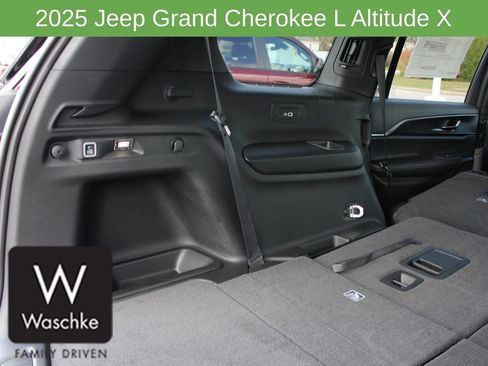 New 2025 Jeep Grand Cherokee L Altitude image 19