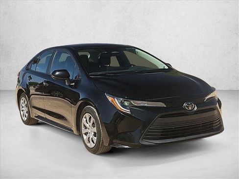 Used 2023 Toyota Corolla LE FWD image 3