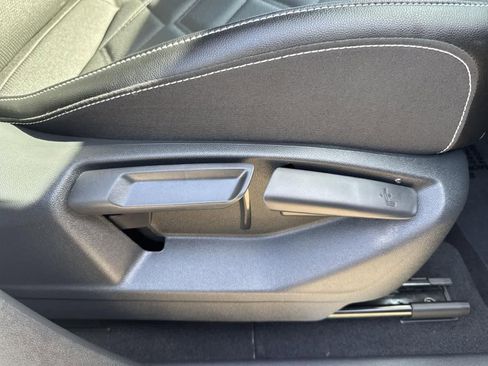 Used 2025 Volkswagen Atlas SE image 40