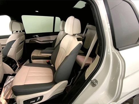 Certified 2023 BMW X7 xDrive40i w/ M Sport Package image 10