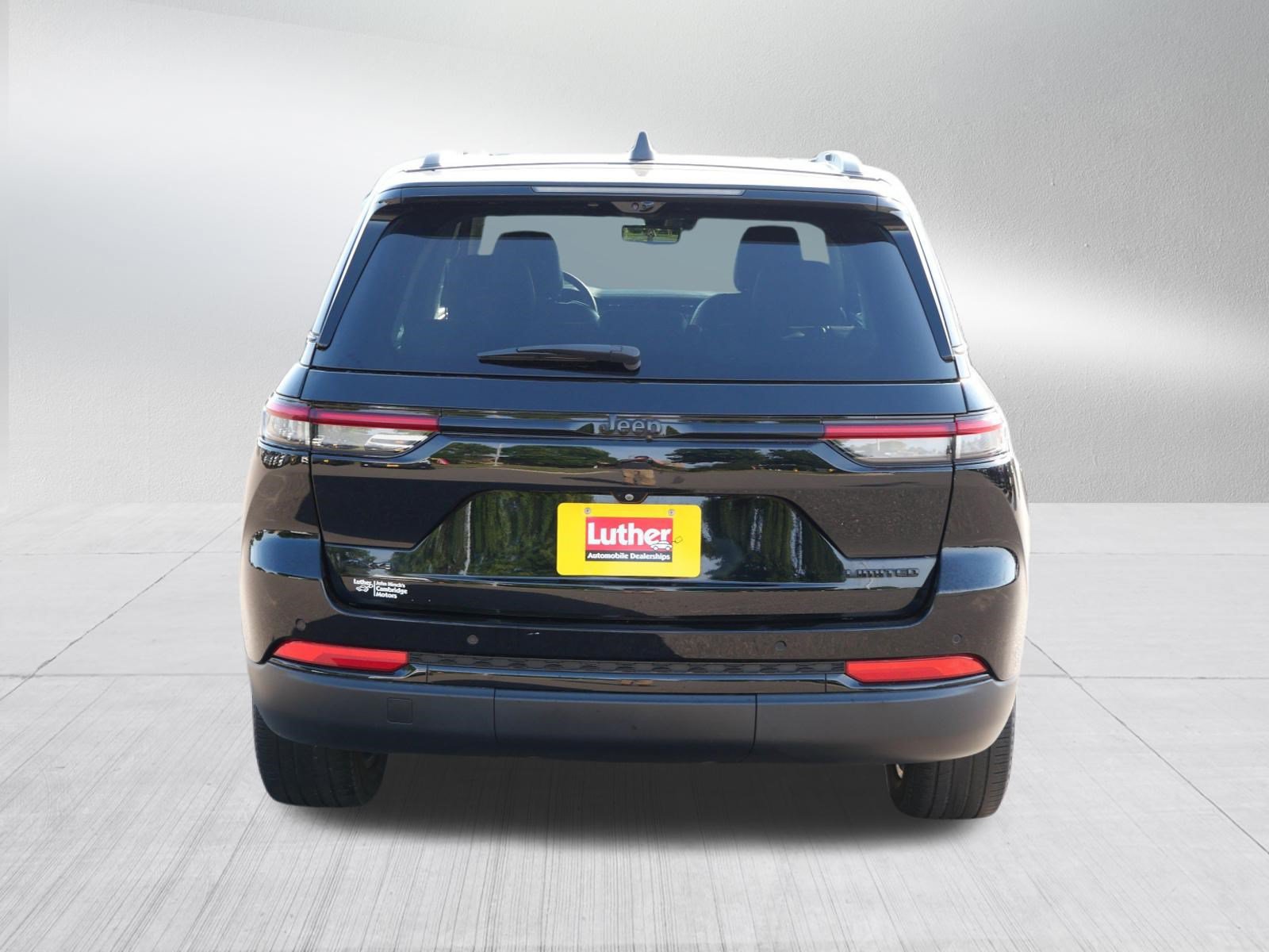 Used 2023 Jeep Grand Cherokee Limited w/ Luxury Tech Group II AWD/4WD image 6
