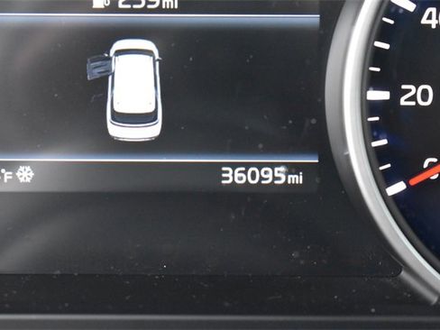 Used 2024 Kia Carnival LX image 25