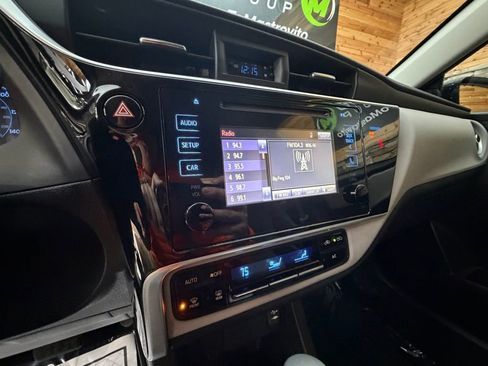 Used 2018 Toyota Corolla LE FWD image 18