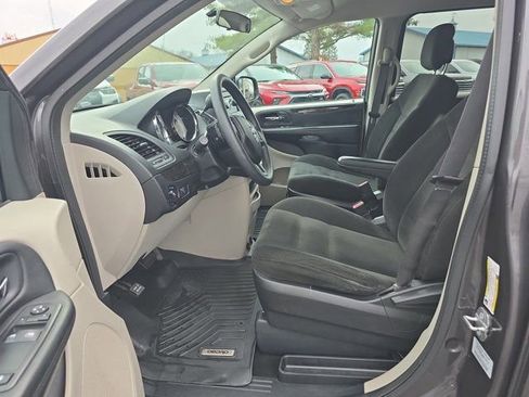 Used 2016 Dodge Grand Caravan SE w/ Quick Order Package 29E SE FWD image 21