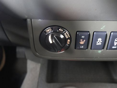 Used 2021 Nissan Frontier PRO-4X w/ Pro-4x Utility Package image 47