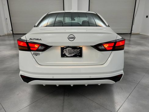 Used 2025 Nissan Altima 2.5 SV FWD image 8