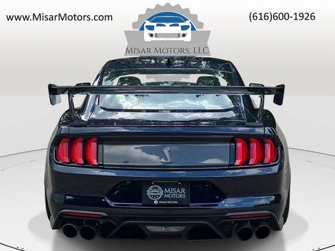 Used 2021 Ford Mustang Shelby GT500 w/ Carbon Fiber Track Pack RWD image 6
