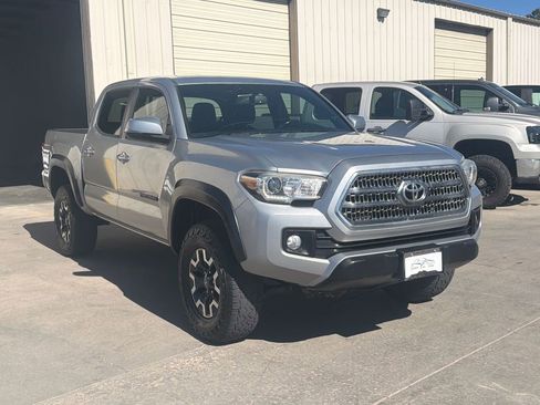 Used 2016 Toyota Tacoma TRD Off-Road w/ Towing Package image 3