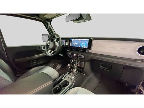 Used 2025 Jeep Wrangler Unlimited Sahara AWD/4WD image 18