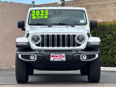 Used 2025 Jeep Wrangler Unlimited Sahara AWD/4WD image 9