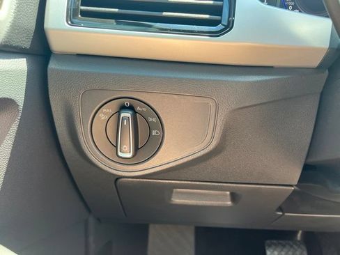 Used 2022 Volkswagen Atlas Cross Sport SE w/ Panoramic Sunroof Package AWD/4WD image 12