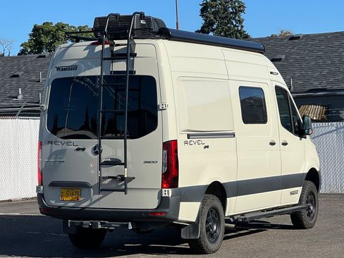 Used 2022 Mercedes-Benz Sprinter 2500 image 4