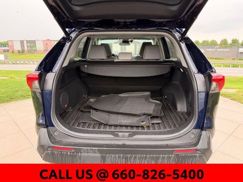 Used 2022 Toyota RAV4 XLE Premium AWD/4WD image 5