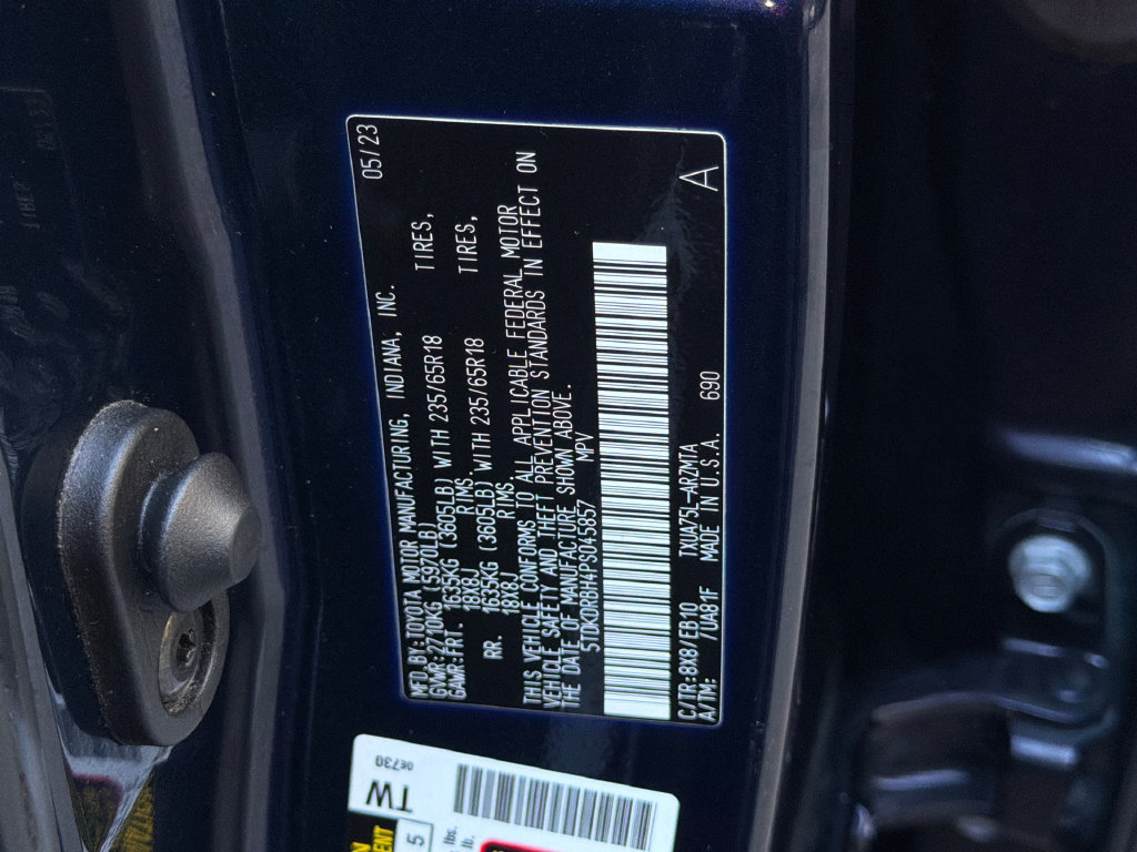 Used 2023 Toyota Highlander XLE AWD/4WD image 39