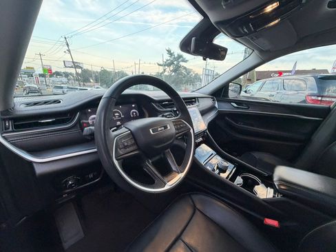 Used 2023 Jeep Grand Cherokee L Limited w/ Luxury Tech Group II AWD/4WD image 26