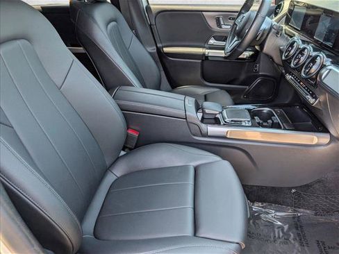 Used 2020 Mercedes-Benz GLB 250 image 19