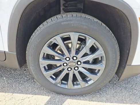 Used 2023 Chevrolet Traverse RS w/ LPO, Cargo Package AWD/4WD image 16