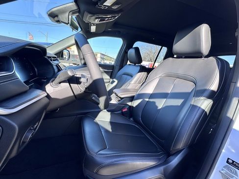 New 2025 Jeep Grand Cherokee Limited w/ Black Appearance Package image 13