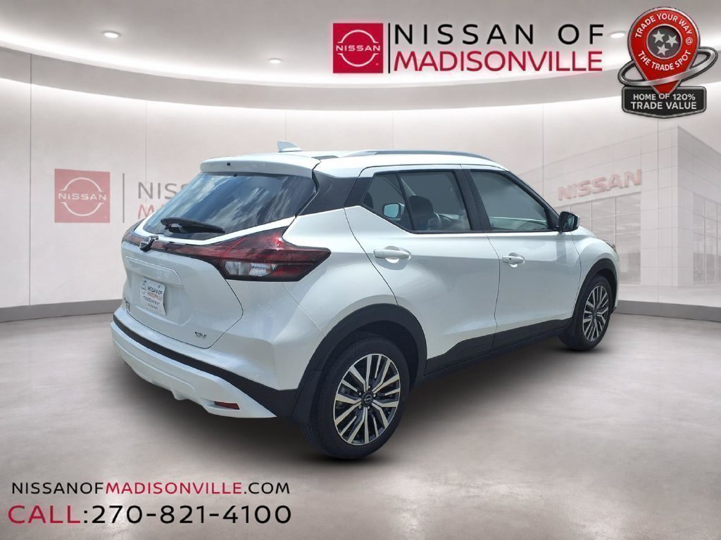 Used 2023 Nissan Kicks SV FWD image 2