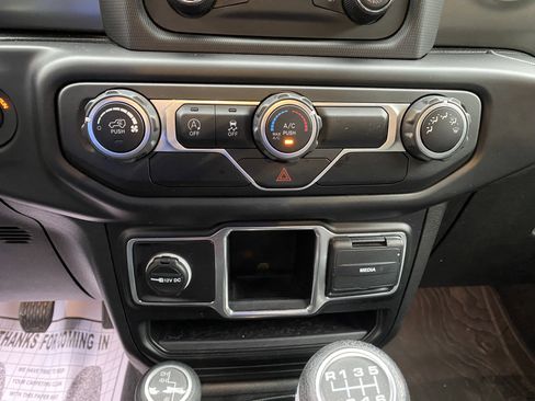 Used 2019 Jeep Wrangler Unlimited Sport image 28