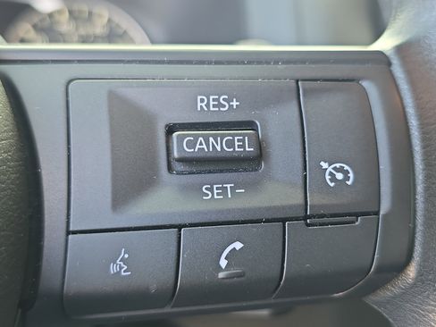 Used 2024 Nissan Pathfinder S image 26