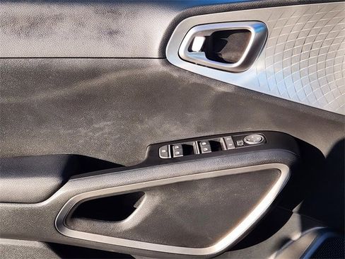 Certified 2025 Kia Soul LX image 23