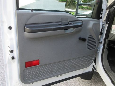 Used 2007 Ford F550 2WD Regular Cab Super Duty image 12