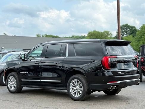 Used 2025 GMC Yukon XL Denali AWD/4WD image 50